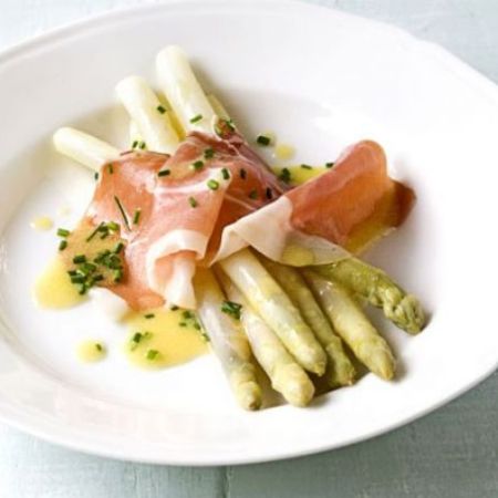 Sparanghel cu sos olandez