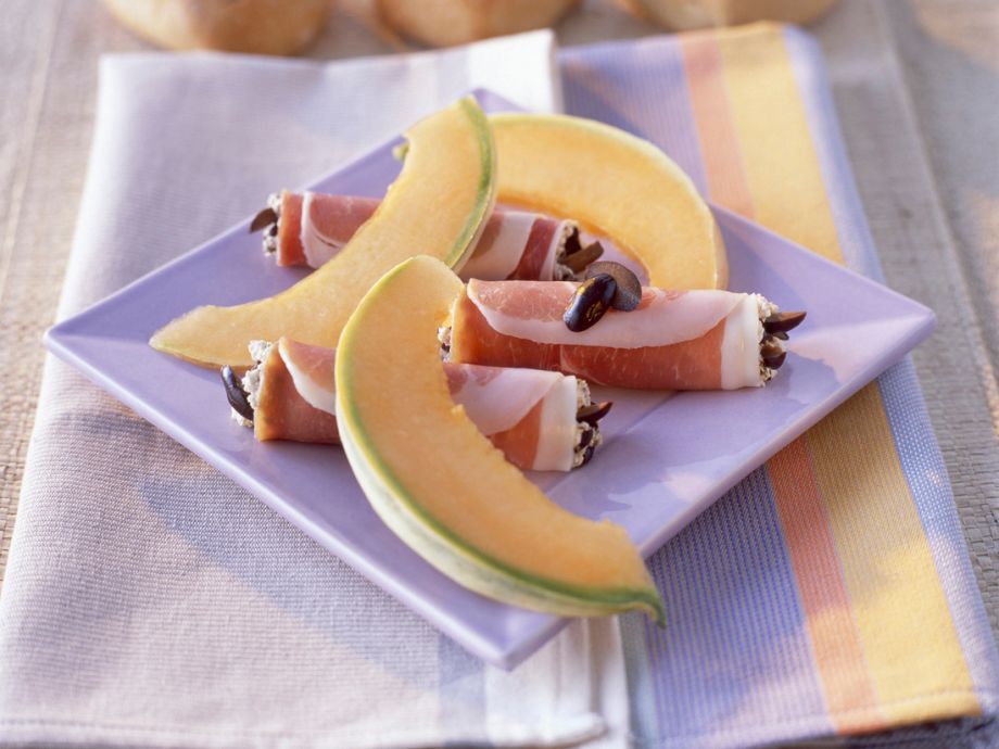 Rulou de cu pasta de branza si fructe