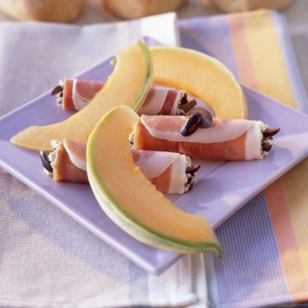 Rulou de cu pasta de branza si fructe