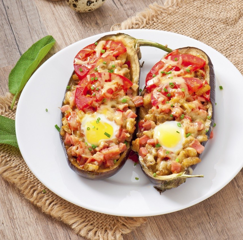 Oua gratinate pe vinete - Reteta Mea